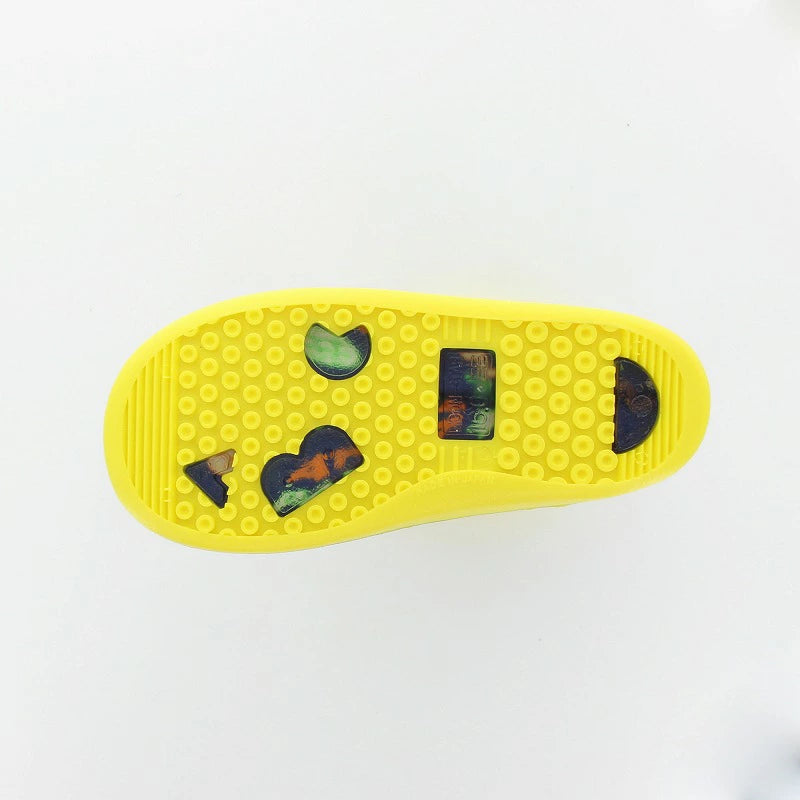 Moonstar x Anpanman Japan-made water shoes (13-19cm) for healthy and functional children. Available for boys in the rainy day collection.