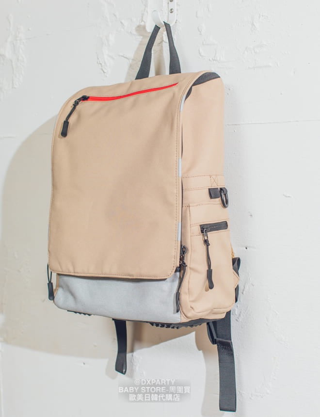 Waterproof, lightweight, functional, back-protecting backpack (12L) shipped directly from Japan. Other brands.