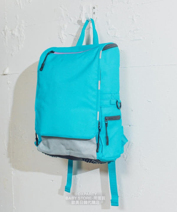Waterproof, lightweight, functional, back-protecting backpack (12L) shipped directly from Japan. Other brands.