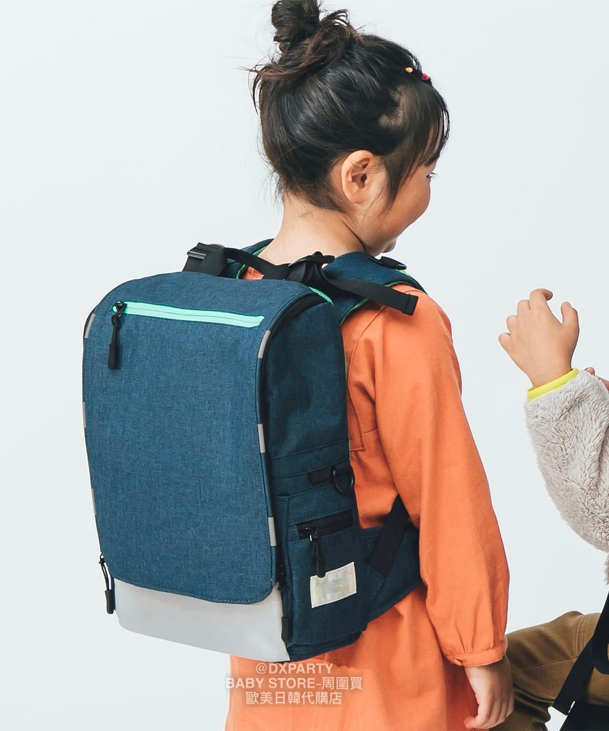 Waterproof, lightweight, functional, back-protecting backpack (12L) shipped directly from Japan. Other brands.