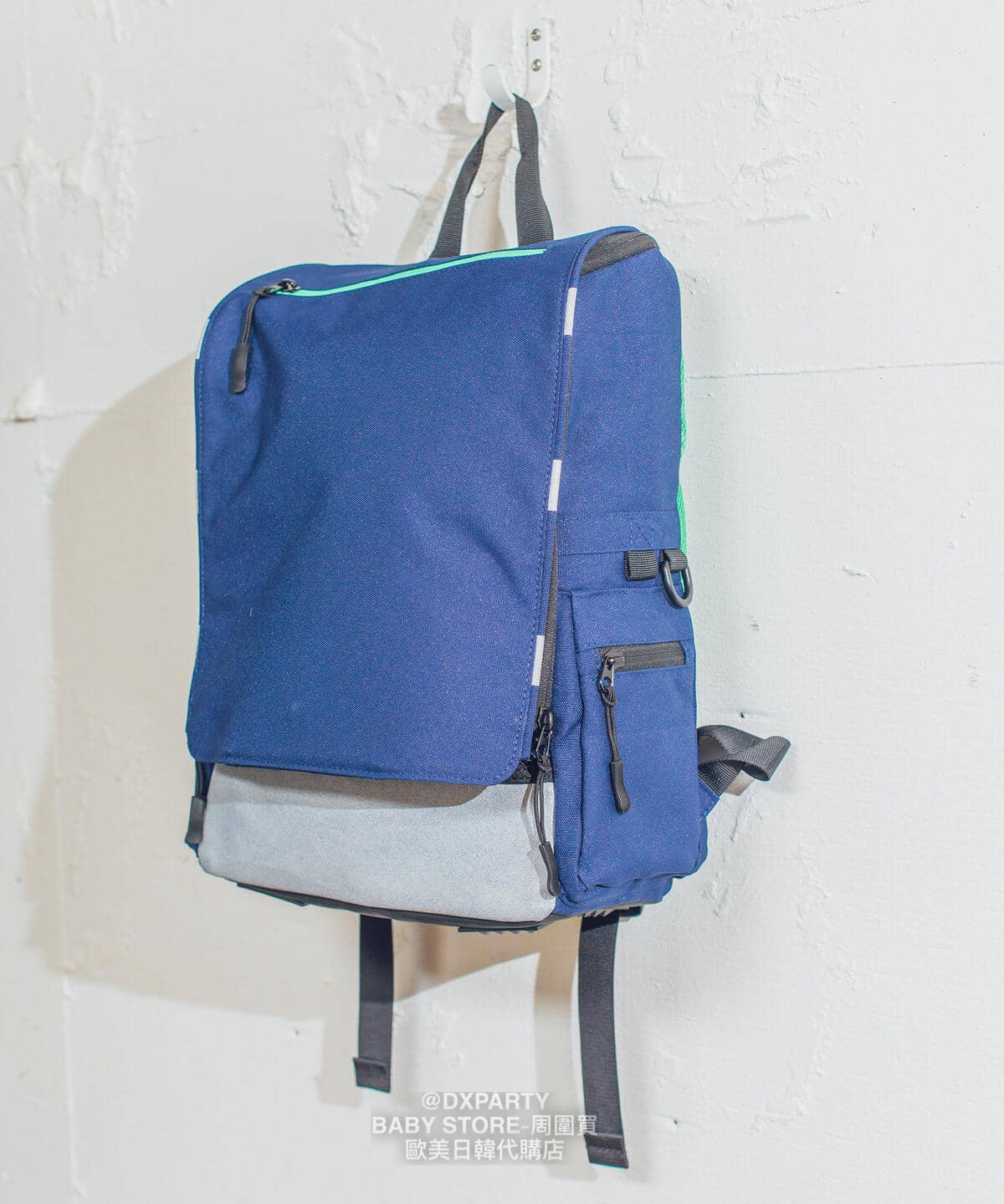 Waterproof, lightweight, functional, back-protecting backpack (12L) shipped directly from Japan. Other brands.