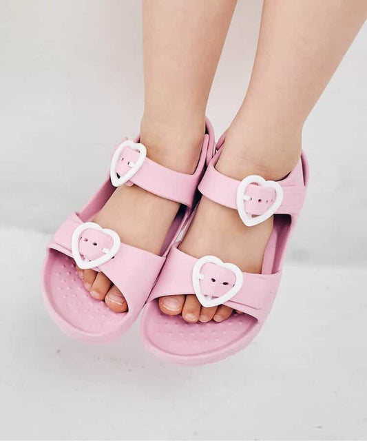Apres les cours sandals (14-19cm) shipped directly from Japan. Also available: other brands and summer swimwear collection.