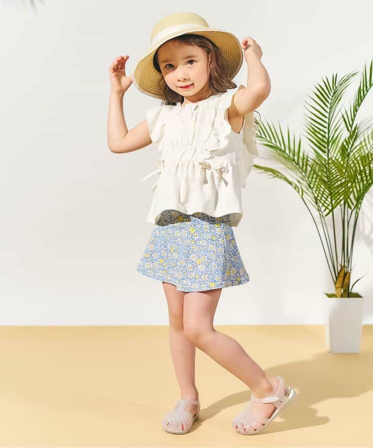 Shellmotif sandals (14-21cm) shipped directly from Japan. Also available: other brands and summer swimwear collection.