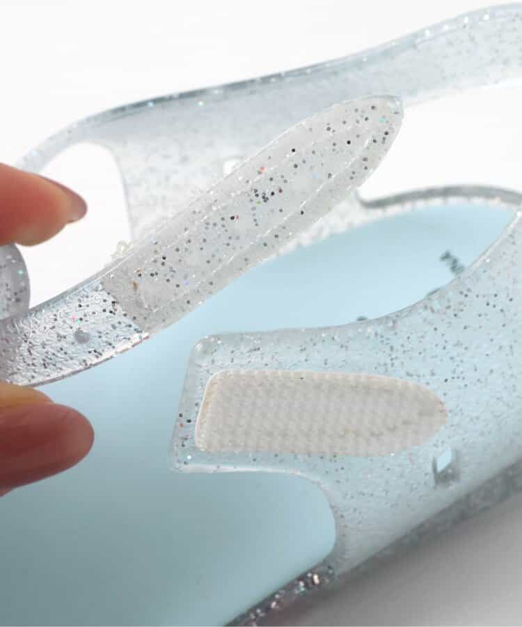 Shellmotif sandals (14-21cm) shipped directly from Japan. Also available: other brands and summer swimwear collection.