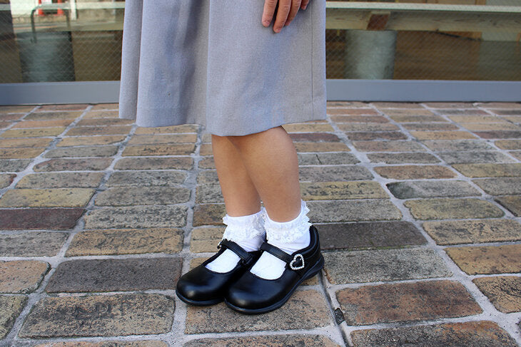 Moonstar x Carrot Banxue shoes (antibacterial, deodorant, lightweight) shipped directly from Japan. Functional, healthy leather shoes for children, 14-21cm. Girls' shoe collection.