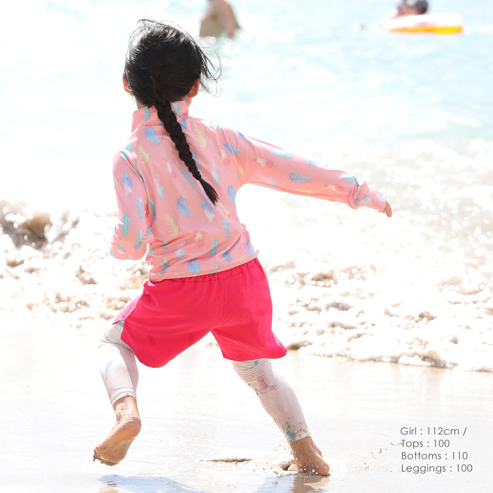 Directly from Japan, these two-piece water and land leggings (without covering the feet) are cool to the touch, offer 98% UV protection, UPF50+, chlorine resistance, quick drying, and lightweight. 80-150cm. Summer swimsuits for boys and girls.