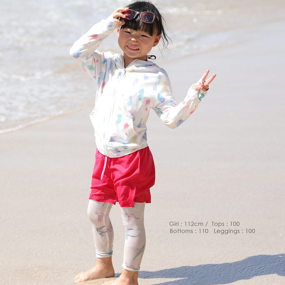 Directly from Japan, these two-piece water and land leggings (without covering the feet) are cool to the touch, offer 98% UV protection, UPF50+, chlorine resistance, quick drying, and lightweight. 80-150cm. Summer swimsuits for boys and girls.