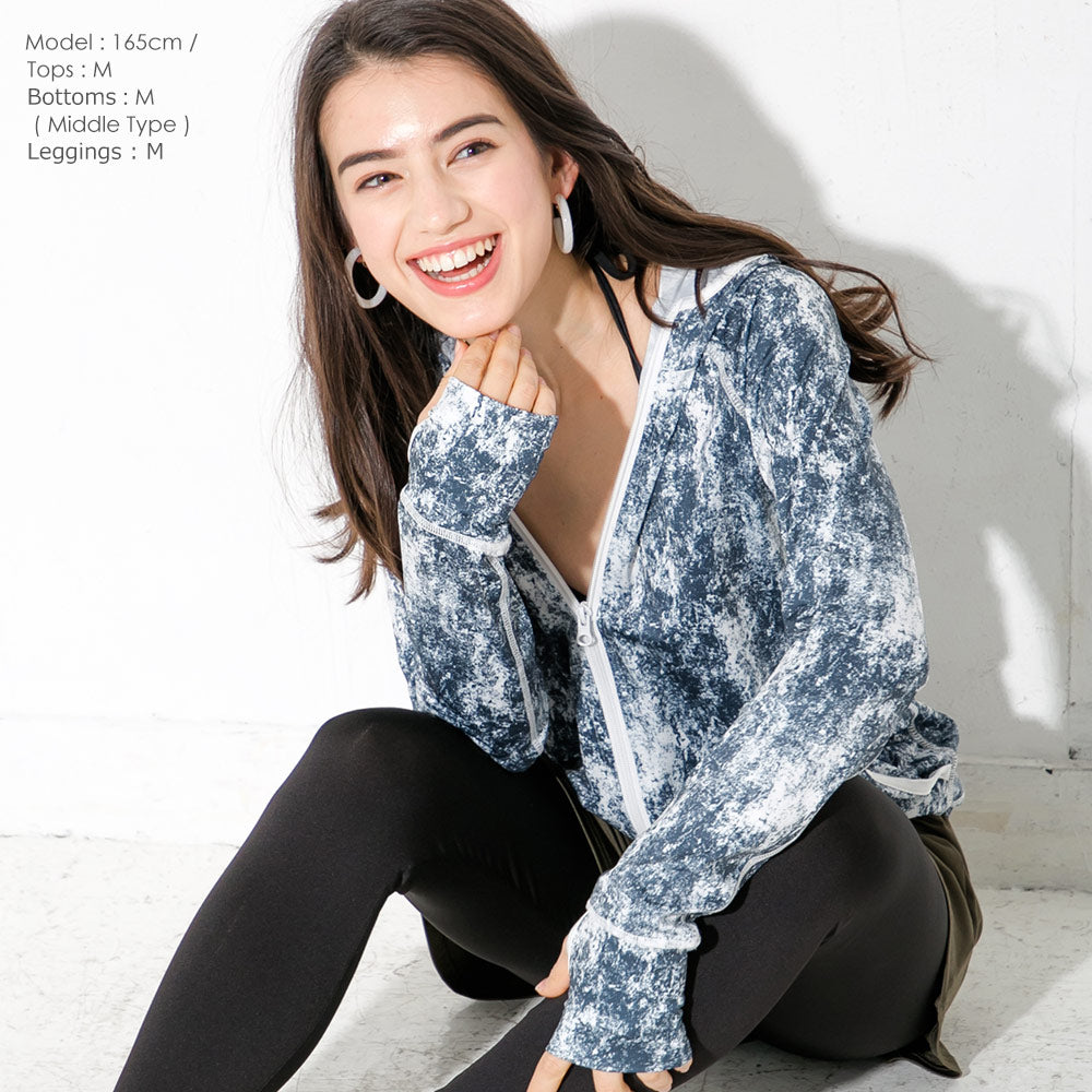 Direct from Japan, this lightweight hooded jacket is both cool and comfortable for both land and water use. It's UV-resistant (98%), UPF50+, chlorine-resistant, quick-drying, and lightweight (S-3L). Adult summer swimsuit special.