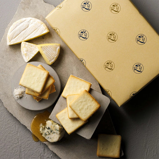 日本直送 Tokyo Milk Cheese 蜂蜜古岡左拉+海鹽金文拔芝士夾心餅 18枚入 新年行運發財特輯 Happy New Year 馬年 限定手信