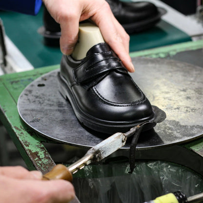 Moonstar x Carrot Bangaku shoes (Made in Japan/Genuine leather/Antibacterial and Deodorant) shipped directly from Japan. Healthy, functional leather shoes for children, 17-20cm. Boys' and girls' styles.
