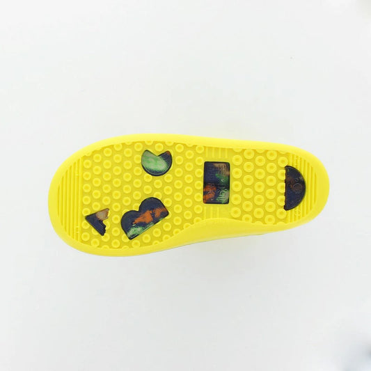 Moonstar x Anpanman Japan-made water shoes (13-19cm) for healthy and functional children. Available for boys in the rainy day collection.