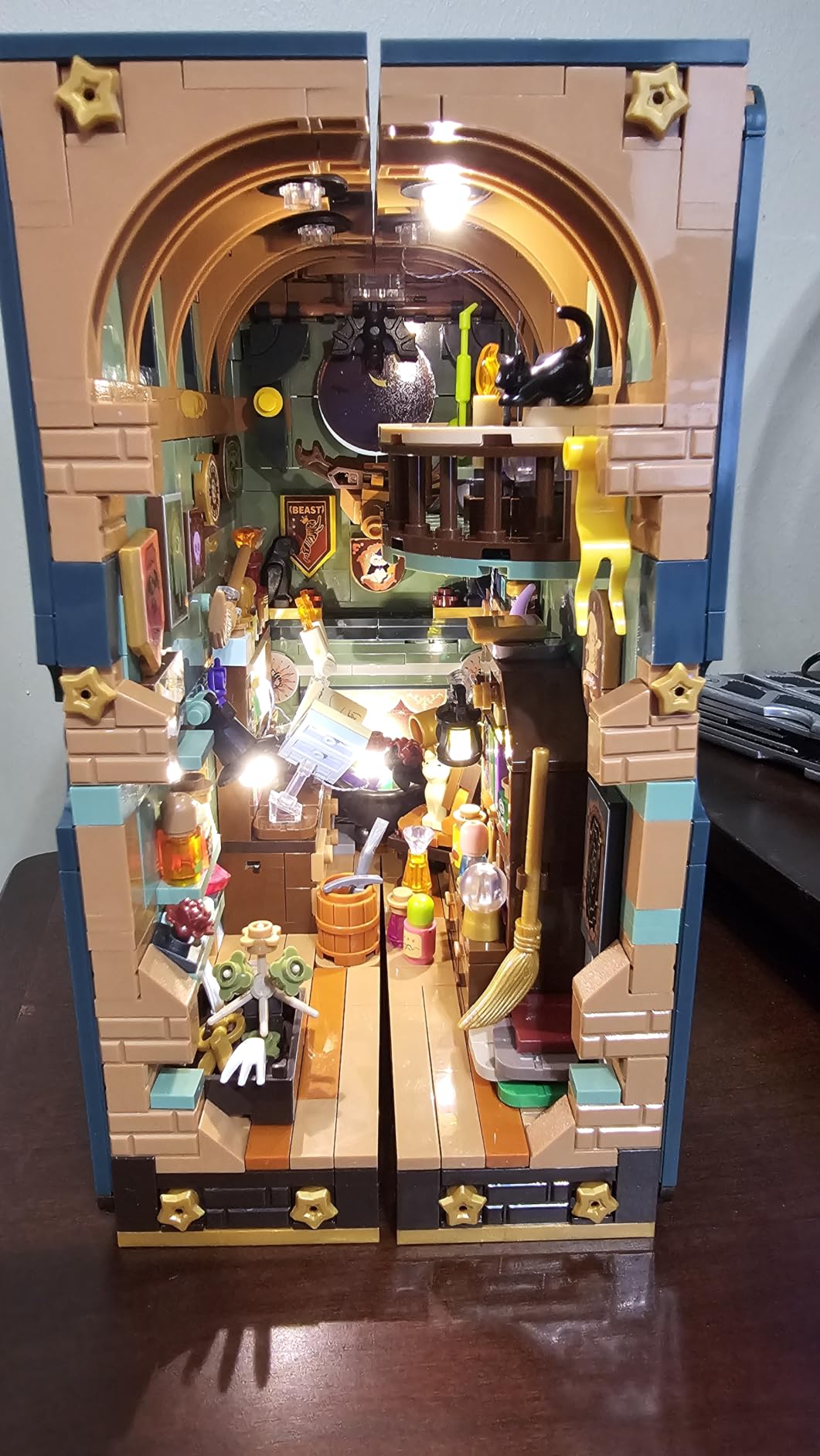 日英美直送 LED Magic Book Nook Building Set Advent Calendar 聖誕倒數日曆 大人款/兒童款 聖誕快樂特輯 不參與$900免運 滿$900可加$25免運到順豐站/智能櫃 Christmas Advent Calendars 2026