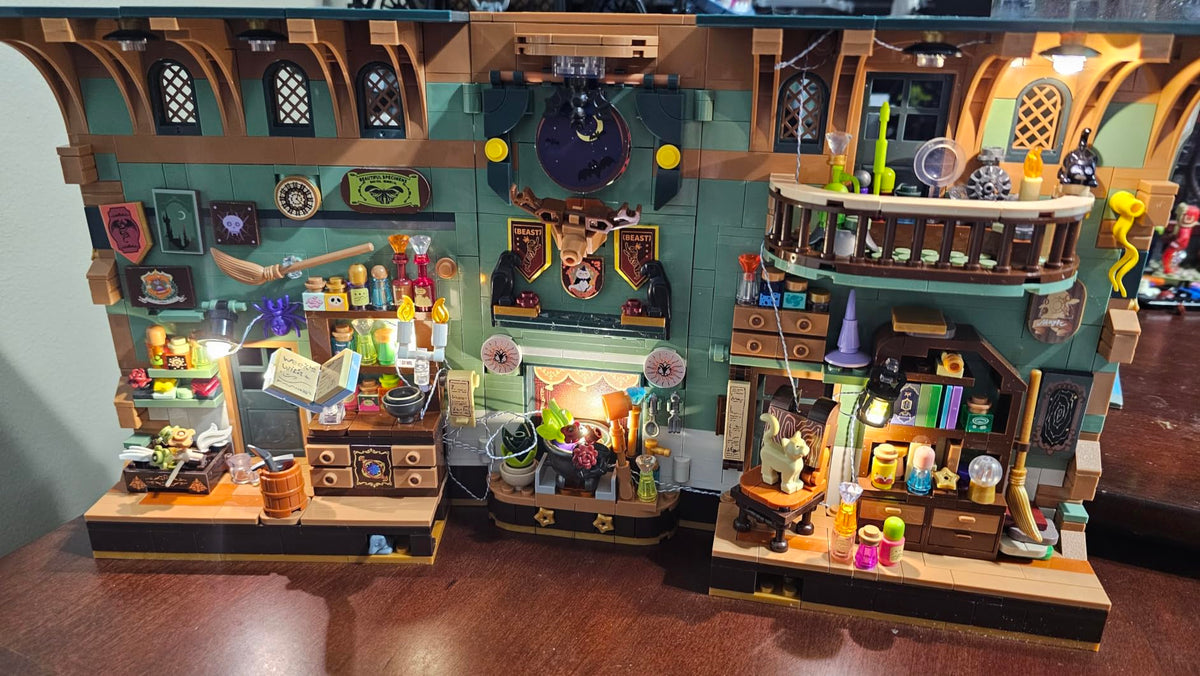 日英美直送 LED Magic Book Nook Building Set Advent Calendar 聖誕倒數日曆 大人款/兒童款 聖誕快樂特輯 不參與$900免運 滿$900可加$25免運到順豐站/智能櫃 Christmas Advent Calendars 2026