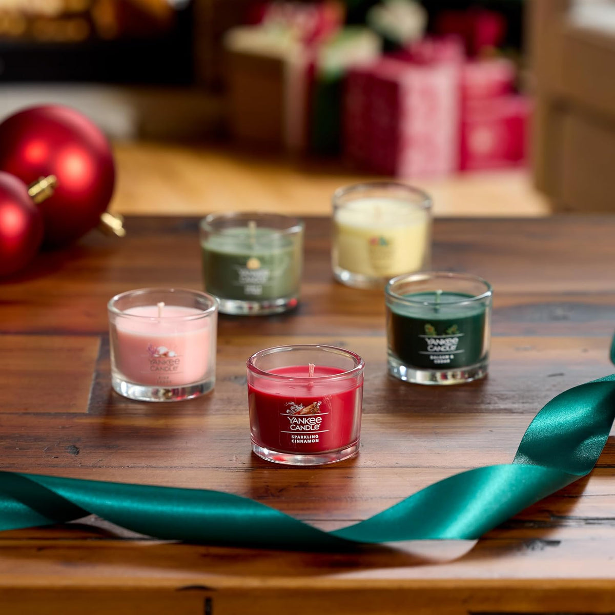 日英美直送 Yankee Candle Signature Votive Mini Candle Jars 12 Day Advent Calendar 聖誕倒數日曆 大人款 聖誕快樂特輯 不參與$900免運 滿$900可加$25免運到順豐站/智能櫃 Christmas Advent Calendars 2026