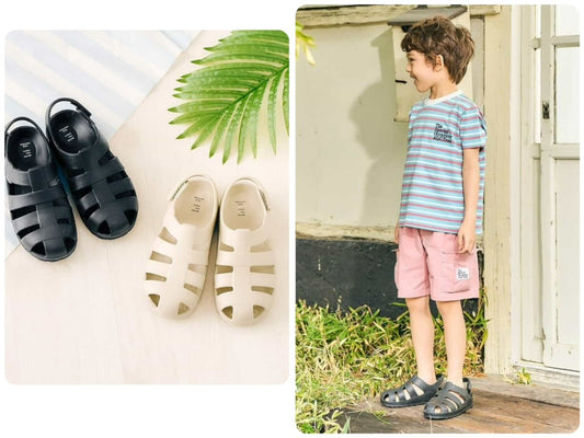 Apres les cours sandals (14-19cm) shipped directly from Japan. Also available: other brands and summer swimwear collection. 