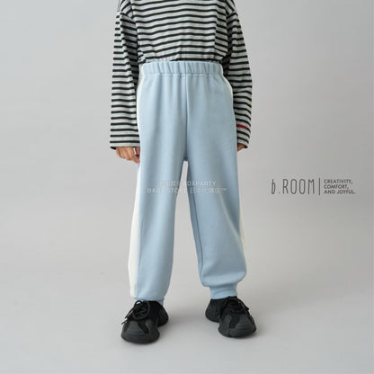日本童裝 b・R# 吸水速乾 吸濕排汗 寬鬆側邊運動褲100-150cm 男童款/女童款 冬季 PANTS