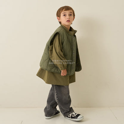 日本童裝 b・R# 絎縫背心外套 100-150cm 男童款 冬季 (適合初秋、香港平均溫度、寒冷天氣）OUTERWEAR