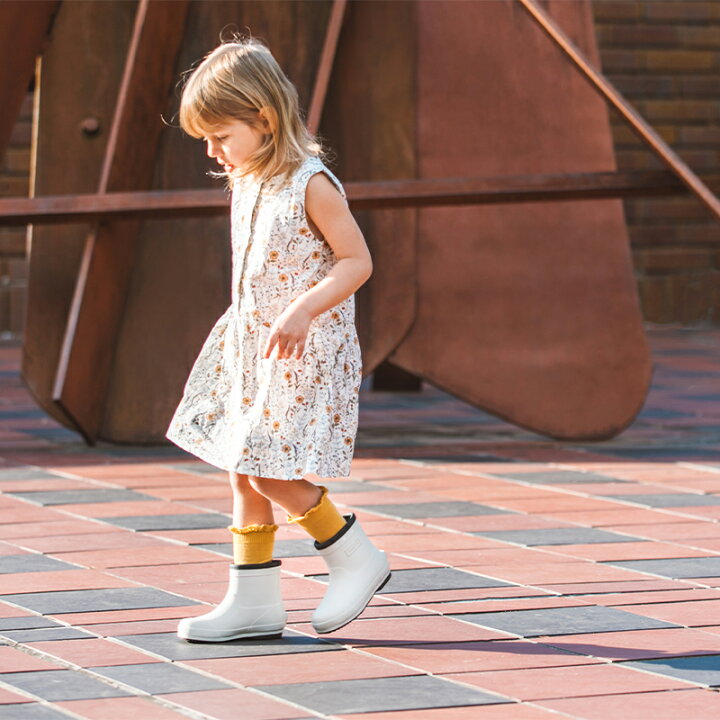 Moonstar x Sanrio antibacterial, odor-resistant, and wear-resistant soles for healthy-looking children's shoes (14-19cm) - direct from Japan. Girls' shoe collection.