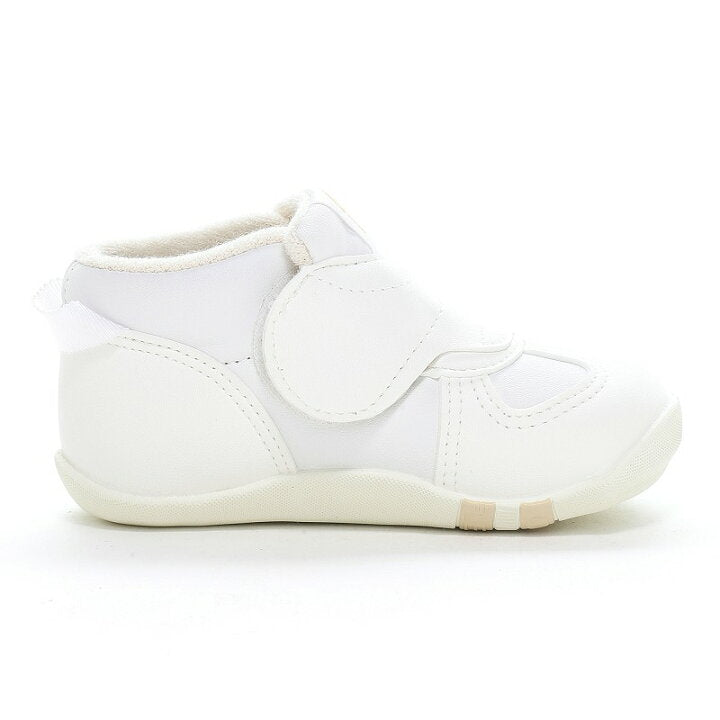 Moonstar x Sanrio antibacterial, odor-resistant, and wear-resistant soles for healthy-looking children's shoes (14-19cm) - direct from Japan. Girls' shoe collection.