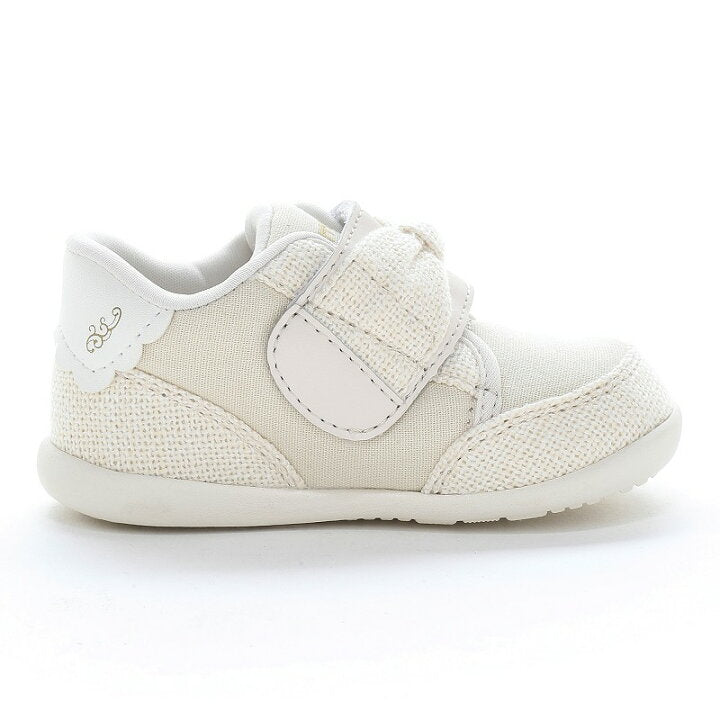 Moonstar x Sanrio antibacterial, odor-resistant, and wear-resistant soles for healthy-looking children's shoes (14-19cm) - direct from Japan. Girls' shoe collection.