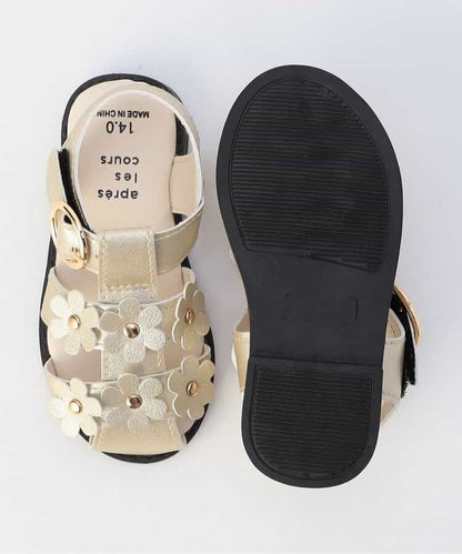 Apres les cours sandals (14-19cm) shipped directly from Japan. Also available: other brands and summer swimwear collection. 