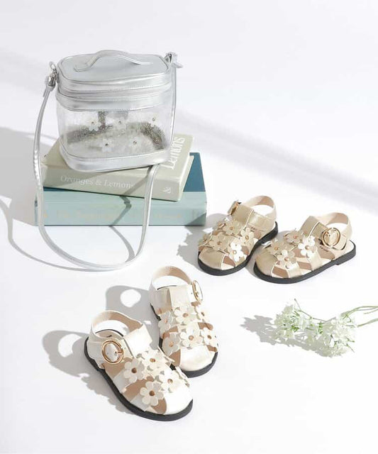 Apres les cours sandals (14-19cm) shipped directly from Japan. Also available: other brands and summer swimwear collection. 