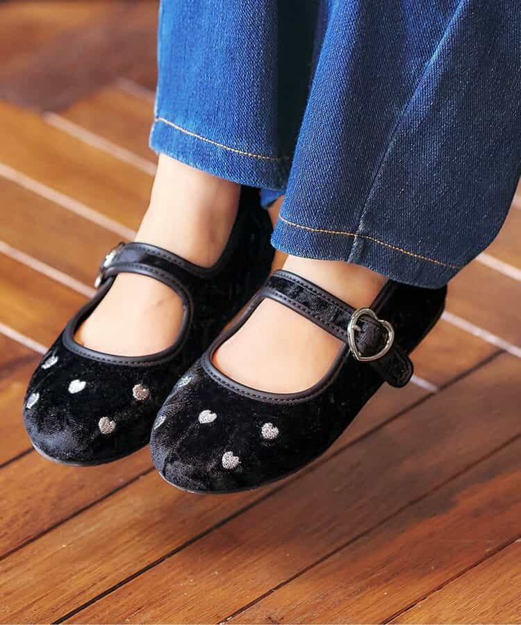 Apres les cours sandals (14-19cm) shipped directly from Japan. Also available: other brands and summer swimwear collection. 