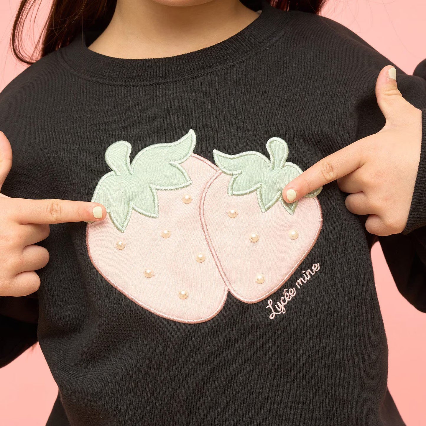 日本童裝 Ly# mine 速乾系列 士多啤梨貼花衛衣 100-150cm 女童款 冬季 TOPS